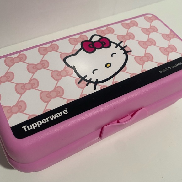 Hello Kitty x Tupperware Small‎ Container - Picture 3 of 10